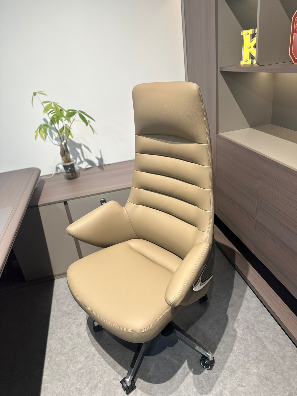 OFFICE CHAIR