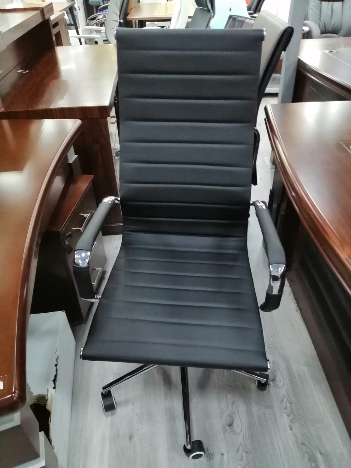 OFFICE CHAIR