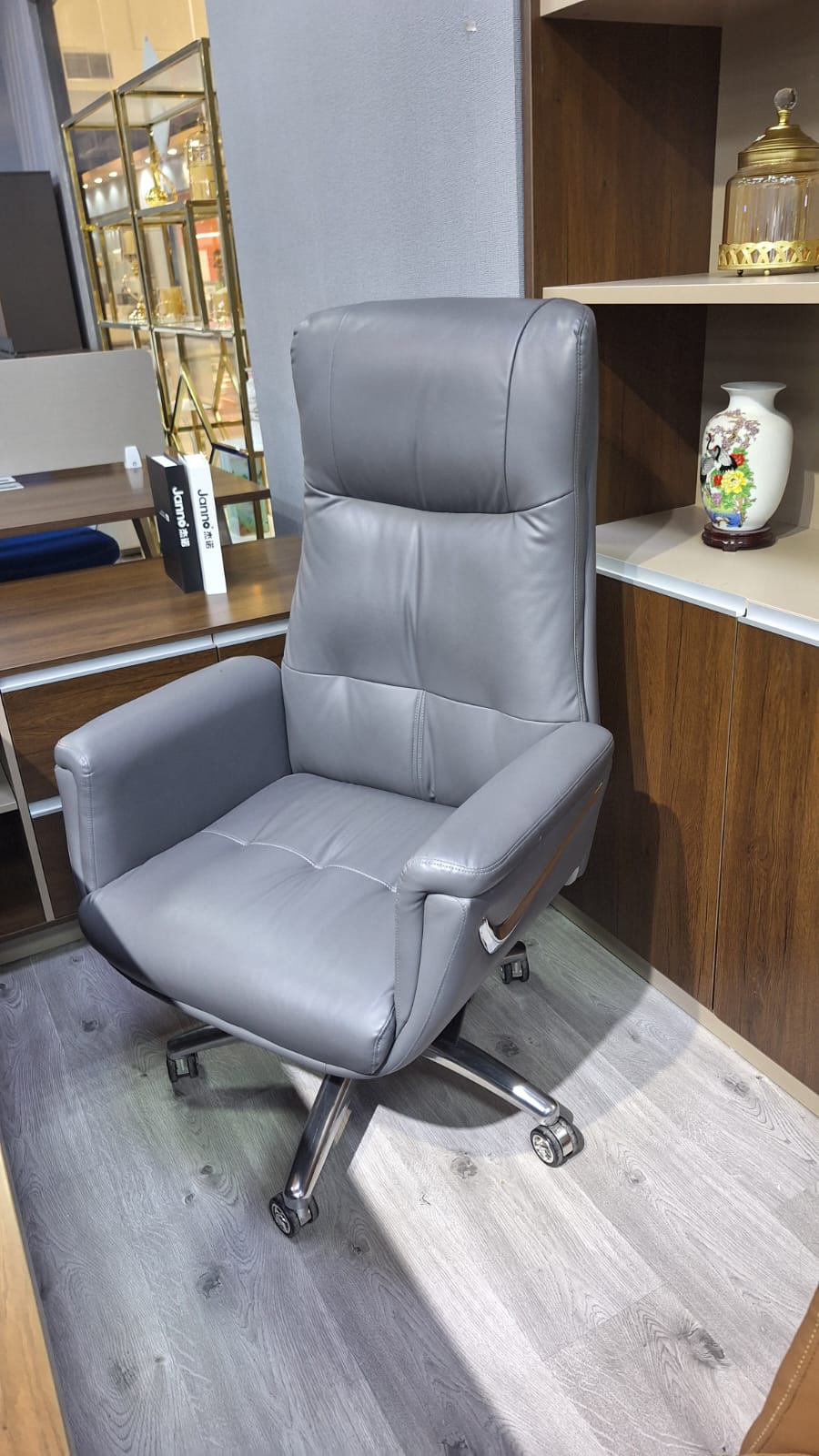OFFICE CHAIR