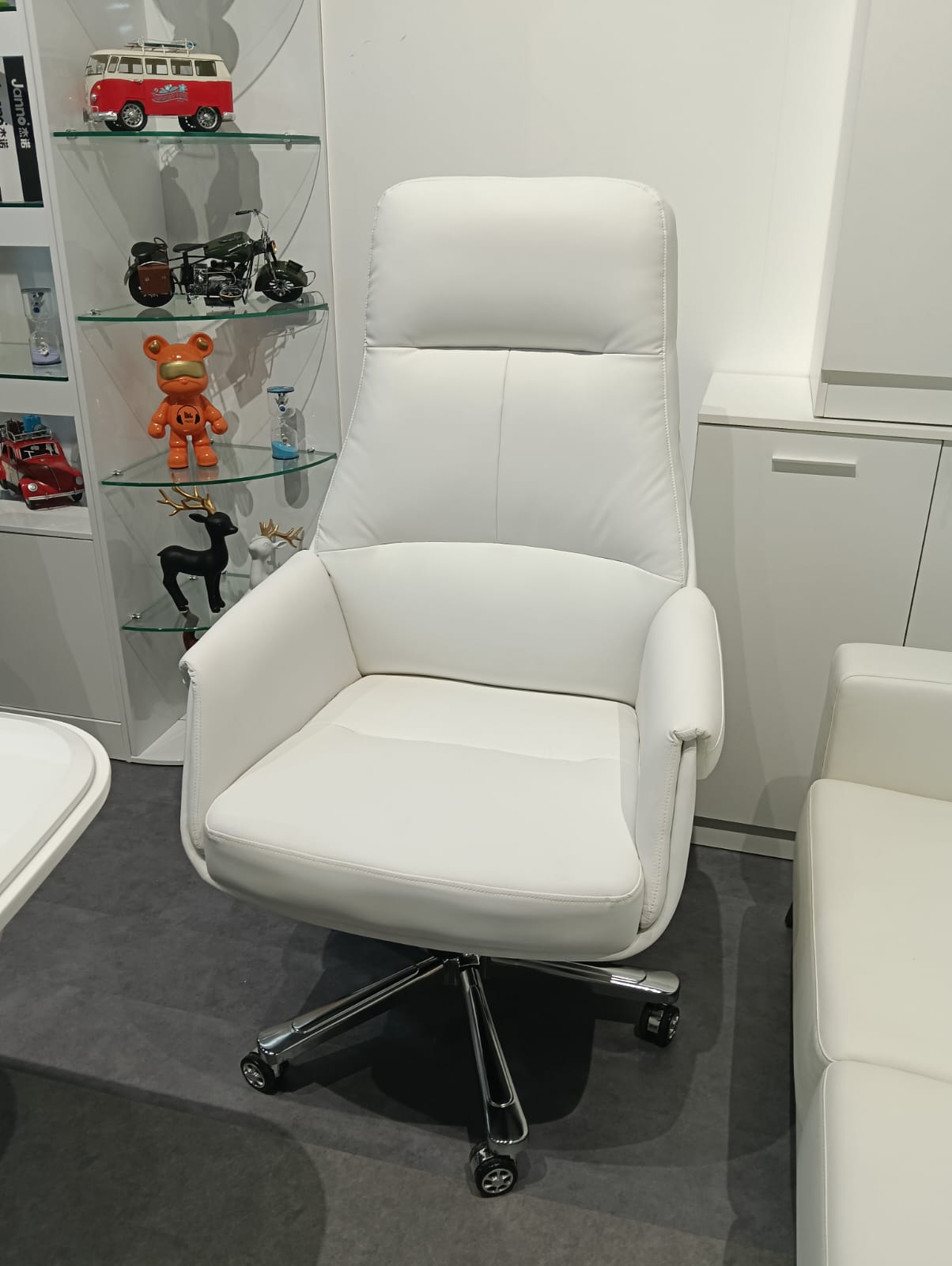 OFFICE CHAIR