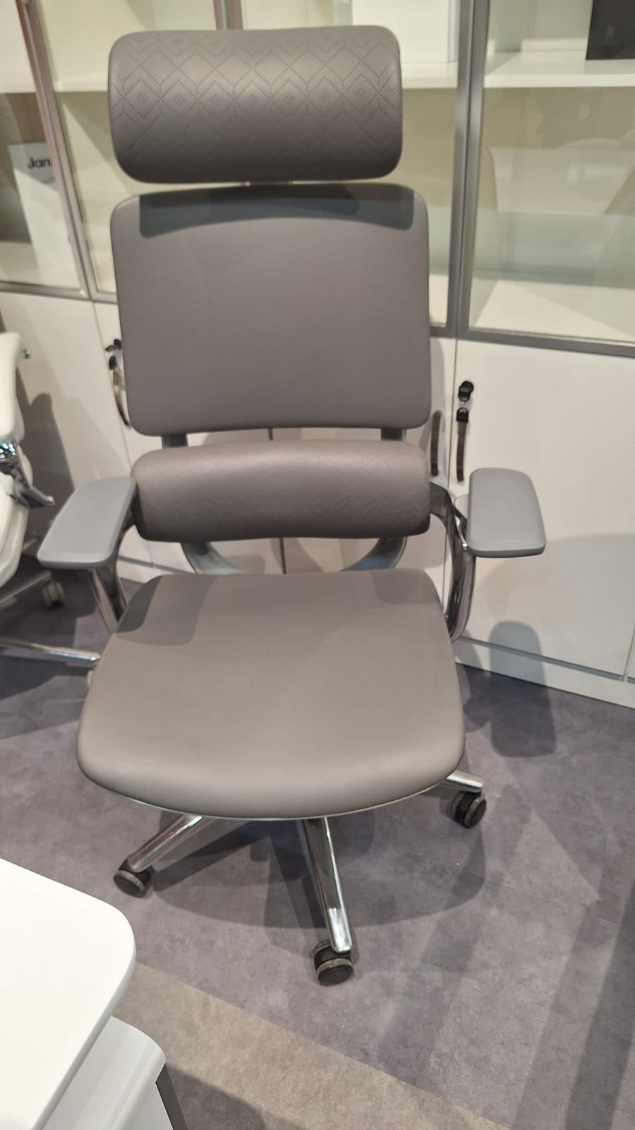 ORGONOMIC CHAIR