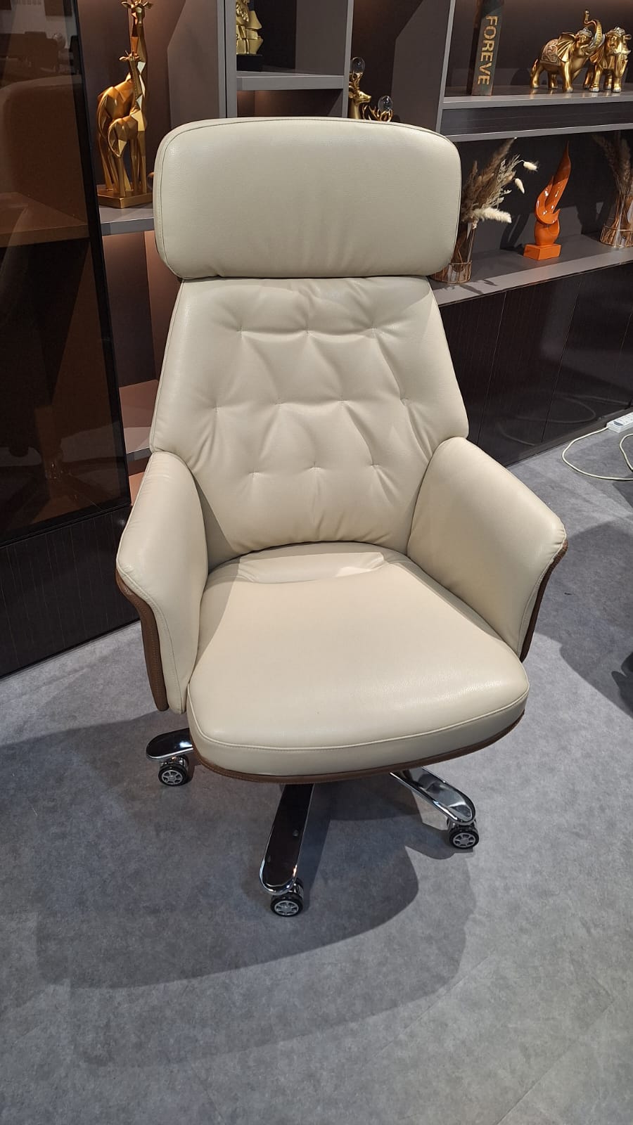 OFFICE CHAIR