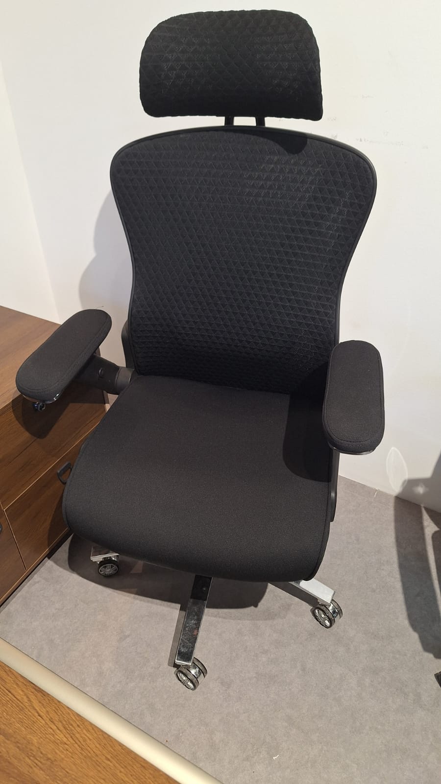 OFFICE CHAIR